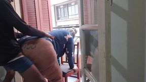 transamos na sacada do hotel em sao paulo