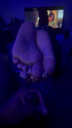 Hot sole job on feet by a babe