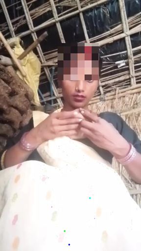 Desi aunty&#039;s chut ki malai nikal li finger kar