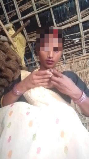 Desi aunty&#039;s chut ki malai nikal li finger kar