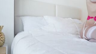 Bubble Butt Cutie JazlynRay Gives Post-Scene Blow Job & Clears My Dick