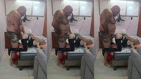 loira de 24 anos foi enrabada bem gostoso ela gosta de coroa