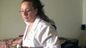 Matura italiana esegue massaggi nel suo studio parte 1