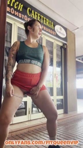 💦Pissing On The Street, Im Soooo HORNY😈
