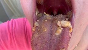 Lynn Eats A Crunch Wrap