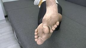 You are lying on the bed with very dirty soles WMV FULL HD 1080p