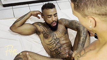 NEGÃO GOSTOSO SENDO FODIDO COM FORÇA