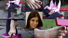 Norah One Shoe Foot Ache While Jogging (HD 1920X1080)