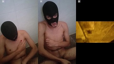mi amigo me mira orinarme encima y luego masturbarme en la ducha y en la terraza