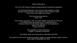 A fiatal tini Antony Carter szóló lányos filmje, aki seggbe dugta