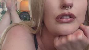 5 Mins Lost In My Face & Soles – Lingerie Tease