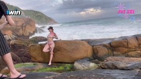 Joy Ski Oficial chama um novinho da praia para lhe comer no pelo em um dos melhores XXX porn!