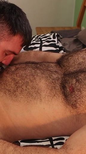 Muscle Hunk Barebacks Fuckable Bear