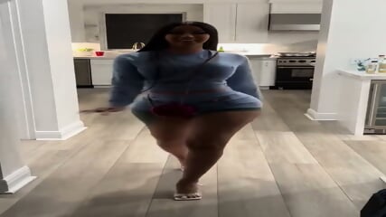 FAMOUS LATINA MILF SEXY WALK 8