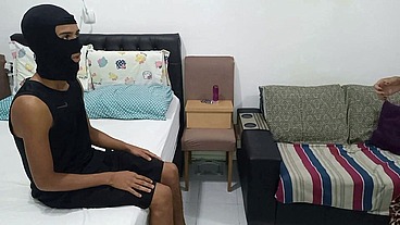 Fui no aterro procurar uma piroca de novinho, achei um e levei pra casa (vídeo completo)