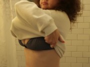 PAWG GETS WET AND CUMS PMV