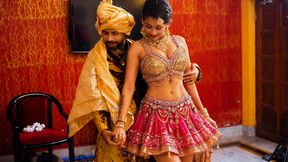 Raja apni sauteli beti ke sath dance ka enjoy karte karte choda
