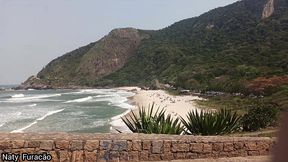 visitando a praia de nudismo do abrico no rio de janeiro