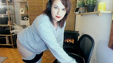 Beautiful italian milf fart in pajamas