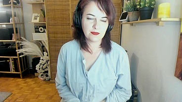 Beautiful italian milf fart in pajamas