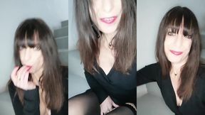 caresses dans mes escaliers d immeuble en mini-robe et bas. impatiente de ta ...