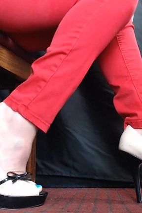 Sexy toe cleavage heel popping