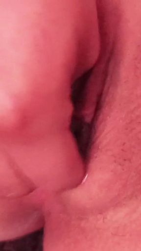 Unforgettable moment from &quot;Female masturbation squirting in close-up&quot;