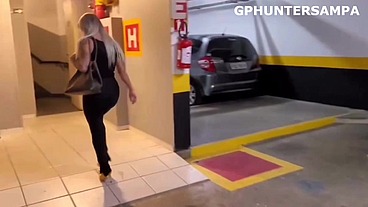Fodi uma loira goxtosa que conheci no estacionamento - POV