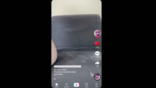 HUGE hairy pussy FLASH during streaming outfits try on haul on tiktok