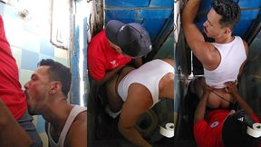 transando no banheiro do bar