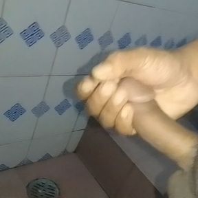 Desi boy doing handling by big penis in bathroom