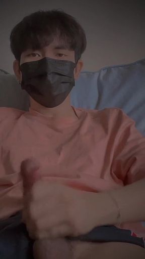 Minimal Room Sitting Solo - Clean & Simple