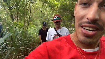 LEVEI TRES AMIGOS PARA FAZER SEXO NO PARQUE LIVRE