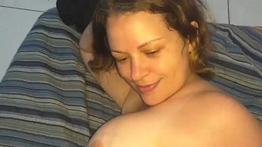 Puta de luxo da o cu sorrindo e goza gostoso