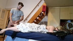 Pervert stepson jerking off to his stepmother'_s feet secretly HD