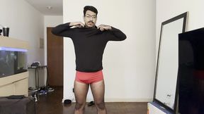 novinho pauzudo se exibindo de sunga