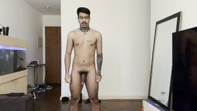 novinho pauzudo se exibindo de sunga