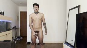 novinho pauzudo se exibindo de sunga