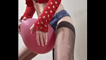 Sexy balloons mistress Elza Kom,s