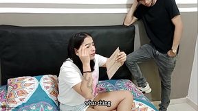 Quiero follar duro as&iacute_ que subo mi falda para que mi hermanastro disfrute de mi co&ntilde_o-PARTE 1
