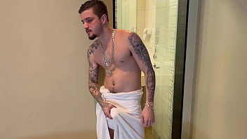 H&eacute_tero acordando o novinho na pica