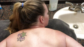 熱いカップルが激しいアナルセックスを楽しむ