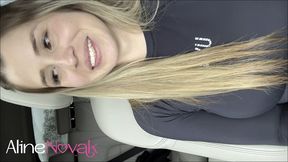 loira gostosa se delicia com cafe da manha no carro, cavalgando ate ganhar um leitinho quente