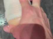 Je baise très fort et profondément dans sa chatte