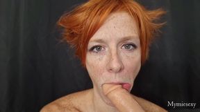 goute a ma langue : droit dans les yeux, je te regarde, ta bite dans la bouche...