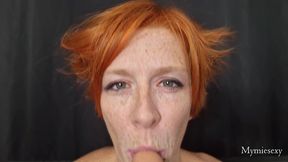 goute a ma langue : droit dans les yeux, je te regarde, ta bite dans la bouche...