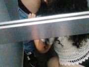 Turista Argentina es infiel y me hace una mamada en el ascensor del hotel - Casero POV