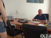 Teen in college gives her professor a blowjob to pass the class