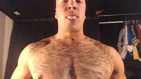 Big Tattoed Stud Dirty Talk and Flex Show