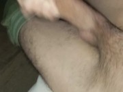 Gozando rápido para não ser pego...